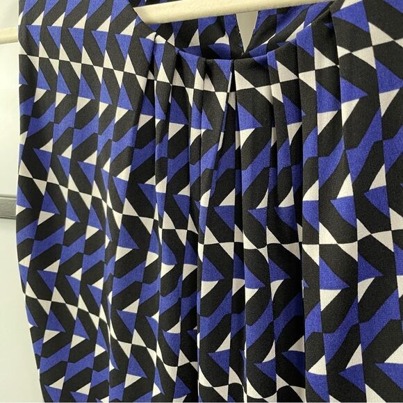 [s] Calvin Klein Black, White & Blue Geometric Patterned Sleeveless Blouse Tank - Picture 8 of 14
